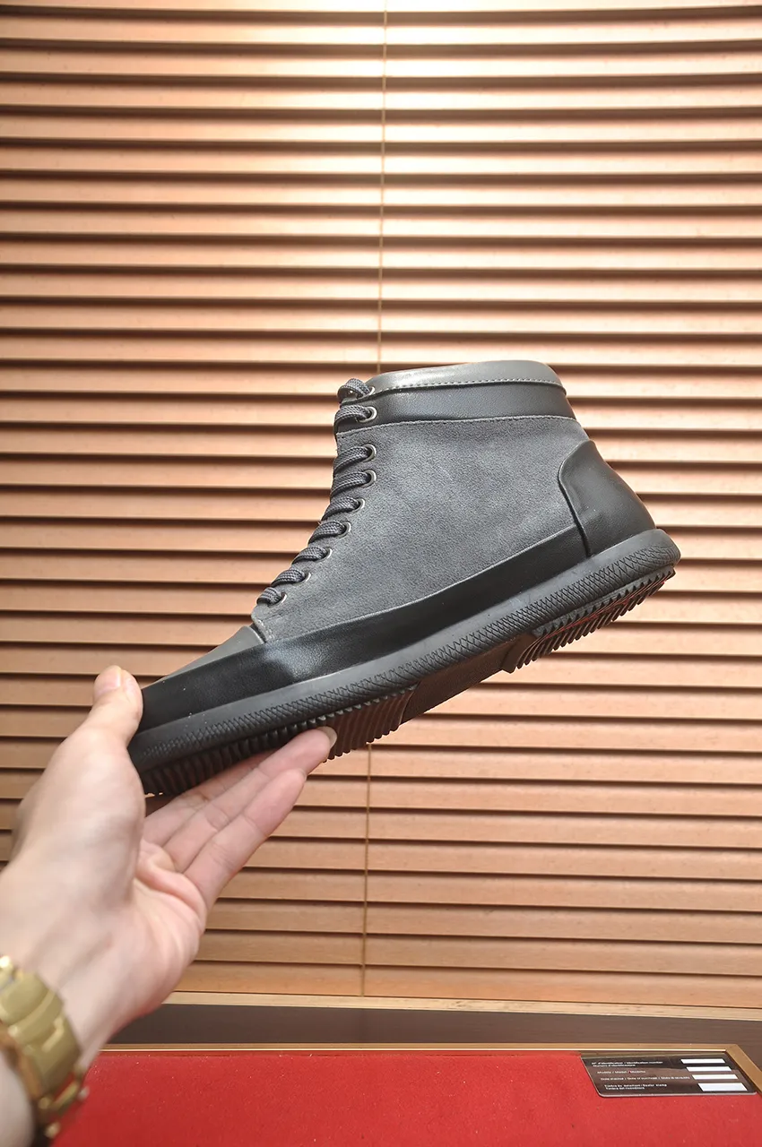 Men's shoes💰480💶【Prada】Trendy brand💞Mainly promote popular models, avant-garde and versatile fashionable men's shoes private version molding, 1:1 replica with glue splicing... Stylish and simple, original imported cowhide foot pads; the atmosphere and personality are more fashionable, eye-catching and pursuing class. It will subvert the old idea and be a must-have for fashionistas who want to spend time with you! Must keep it! High and comfortable but low, high-end quality workmanship. Code number: 38-45 (45 customized)